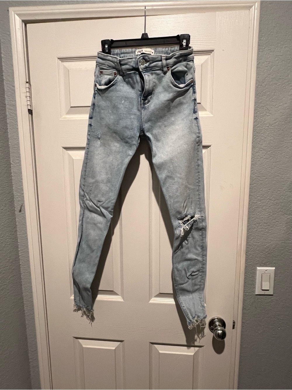 Zara Light Blue Skinny Jeans with Distressed Knee